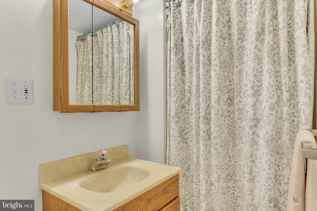 1529 Red Oak Dr, Silver Spring, MD 20910 - full bath featuring vanity and a shower with shower curtain