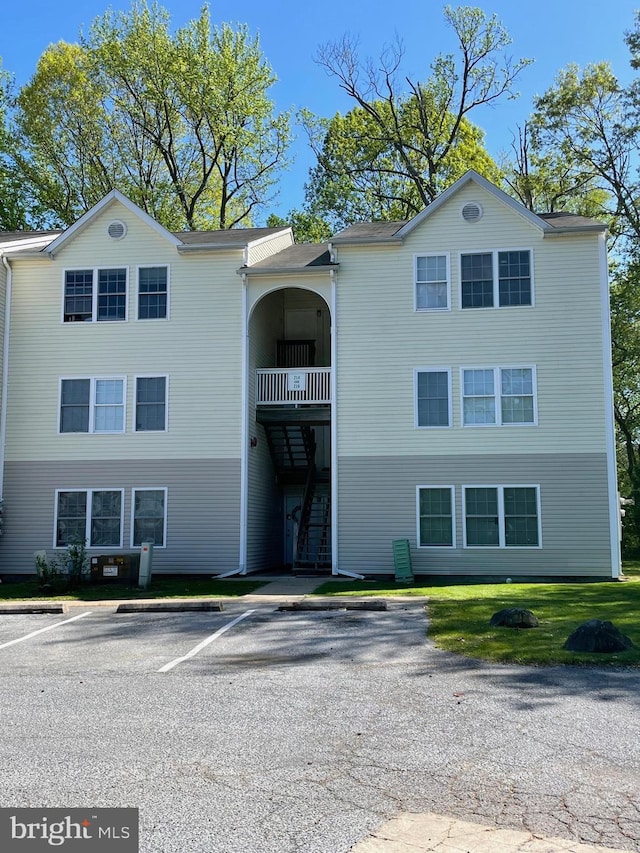 216 Highland Blvd Unit 77, New Castle, DE 19720 - view of property featuring uncovered parking