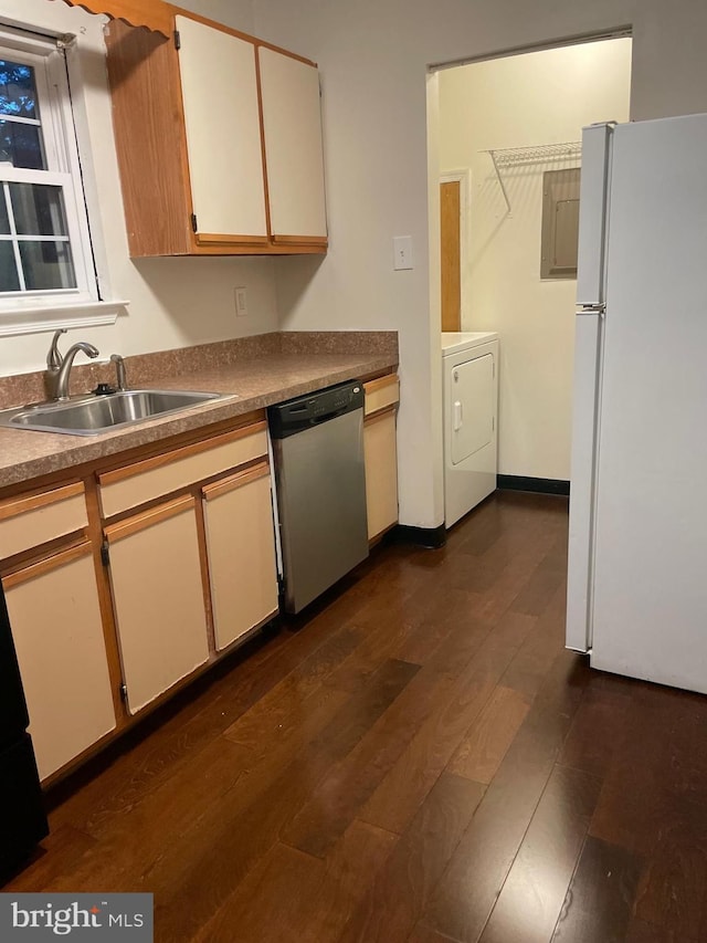 216 Highland Blvd Unit 77, New Castle, DE 19720 - kitchen featuring freestanding refrigerator, dishwasher, washer / clothes dryer, a sink, and dark wood-style floors