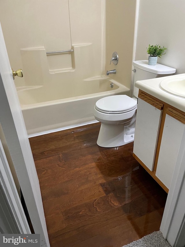216 Highland Blvd Unit 77, New Castle, DE 19720 - full bathroom with vanity, toilet, shower / bath combination, and wood finished floors