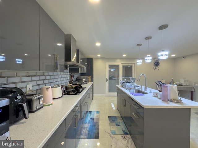 kitchen featuring gray cabinets, tasteful backsplash, a sink, and modern cabinets