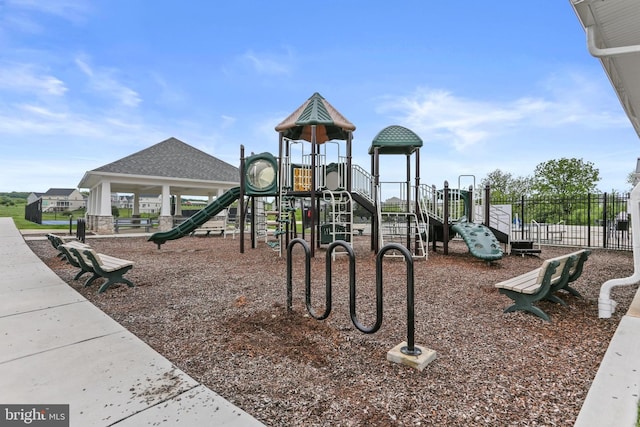 209 Sheridan St, Taneytown, MD 21787 - community playground with fence