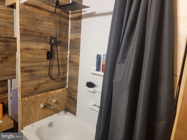 full bathroom featuring shower / bathtub combination with curtain
