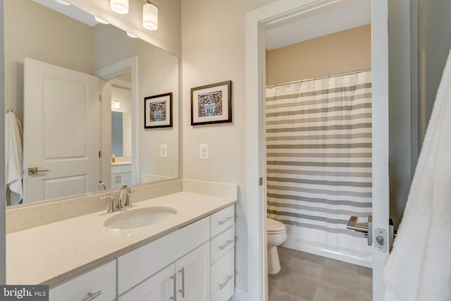 40928 Arcadian Pond Ct, Aldie, VA 20105 - full bath featuring toilet, vanity, and a shower with curtain