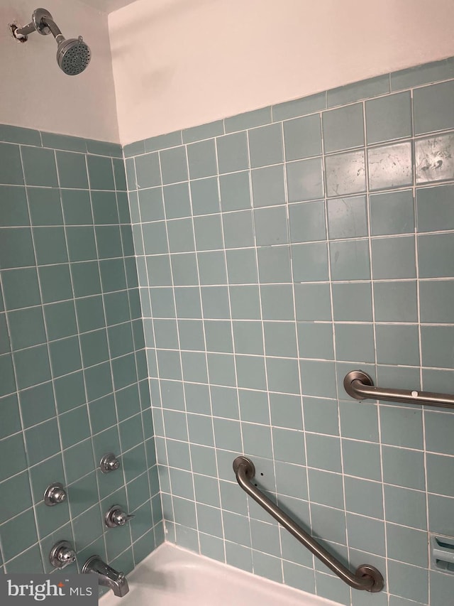 full bathroom featuring bathing tub / shower combination