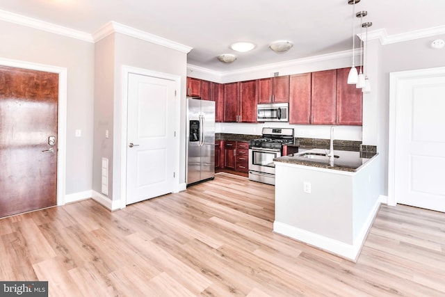 kitchen featuring crown molding, a sink, light wood-style flooring, and appliances with stainless steel finishes