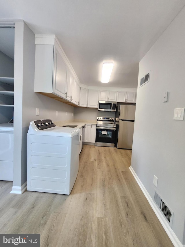 119 Hickok Cir, Fredericksburg, VA 22401 - clothes washing area featuring baseboards, visible vents, and light wood-style flooring