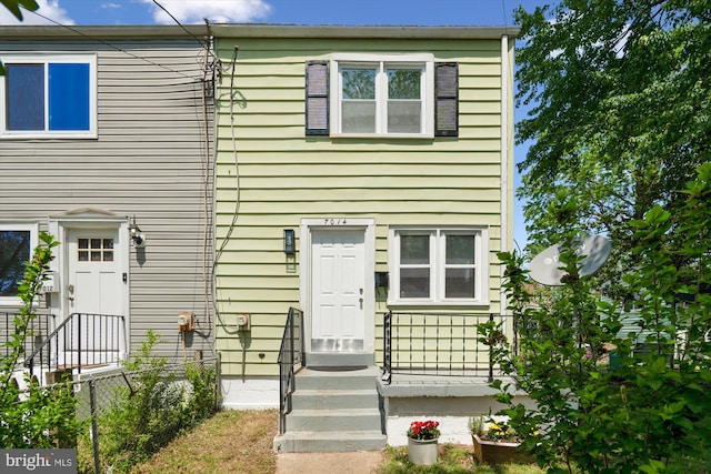 view of front of property