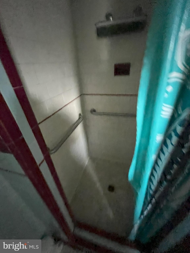 3314 Egerton Rd, Baltimore, MD 21215 - full bathroom with a shower with curtain
