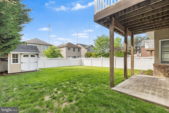 view of yard featuring a storage shed, a patio, an outdoor structure, and a residential view