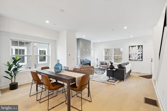 dining room with visible vents, recessed lighting, light wood-style floors, and baseboards