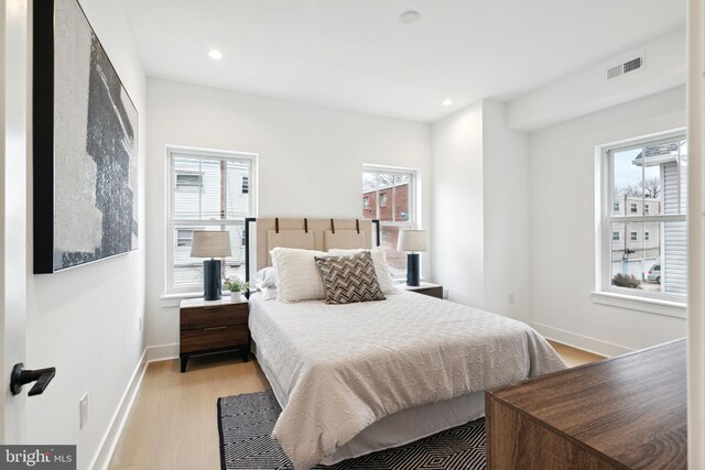 bedroom featuring baseboards, recessed lighting, light wood-style flooring, and visible vents