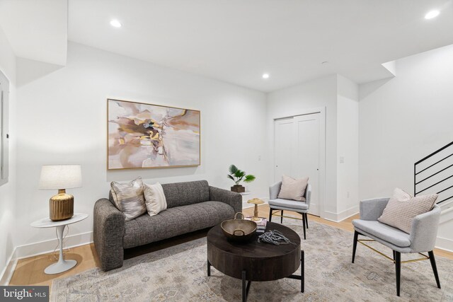 living area featuring recessed lighting, baseboards, and wood finished floors