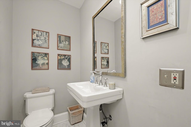 2720 35th Pl NW, Washington, DC 20007 - bathroom with baseboards and toilet