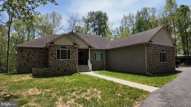 1982 Whyte Ln, Spring Grove, PA 17362 - single story home with stone siding, stucco siding, and a front lawn