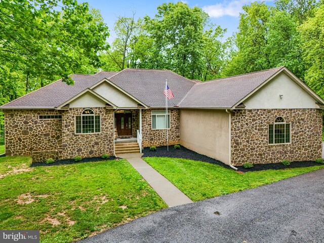 1982 Whyte Ln, Spring Grove, PA 17362 - single story home with stone siding, stucco siding, a front yard, and a shingled roof