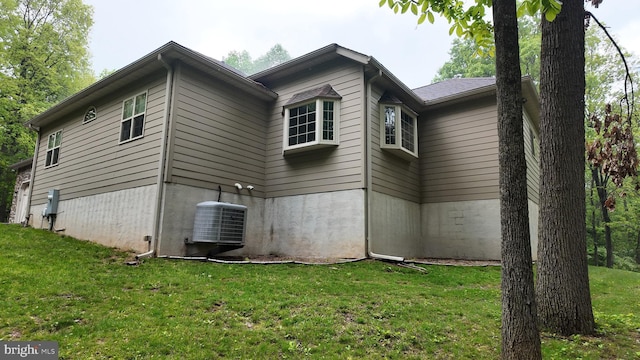 1982 Whyte Ln, Spring Grove, PA 17362 - view of side of home with a yard