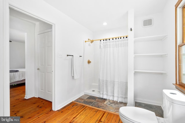 bathroom with toilet, wood-type flooring, a shower with curtain, baseboards, and recessed lighting