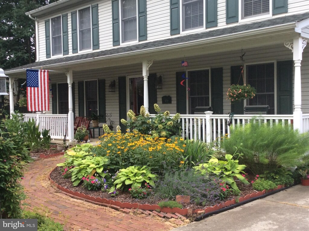 view of front of home with a porch