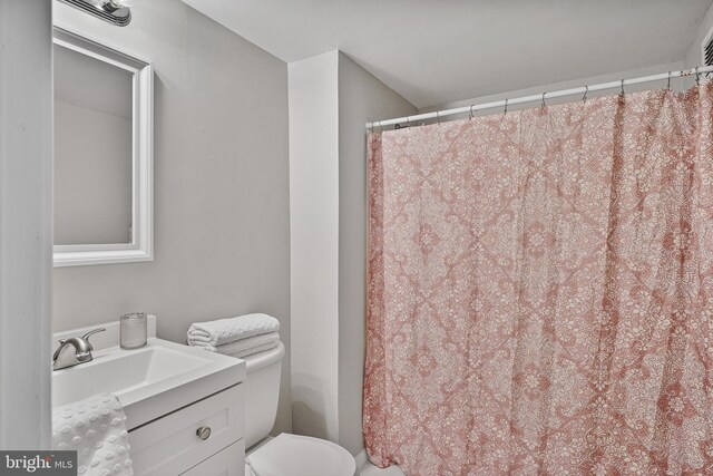 16 S Van Dorn St Unit 406, Alexandria, VA 22304 - full bath featuring vanity, toilet, and a shower with curtain