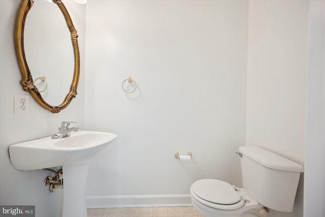 13901 Chatterly Pl, Germantown, MD 20874 - half bath with toilet and baseboards
