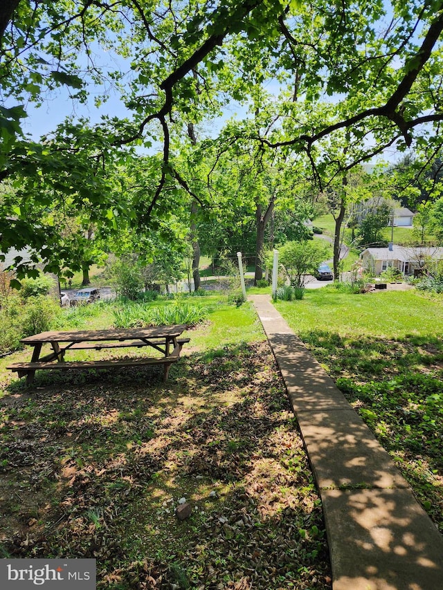 view of home's community featuring a lawn