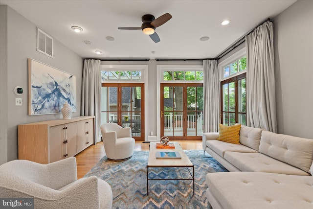 6763 25th St N, Arlington, VA 22213 - living area with wood finished floors, ceiling fan, and recessed lighting
