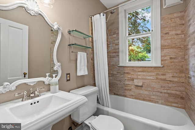 6763 25th St N, Arlington, VA 22213 - full bathroom with a sink, toilet, and shower / bathtub combination with curtain