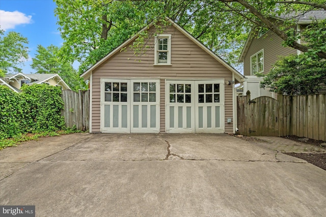 6763 25th St N, Arlington, VA 22213 - detached garage with fence