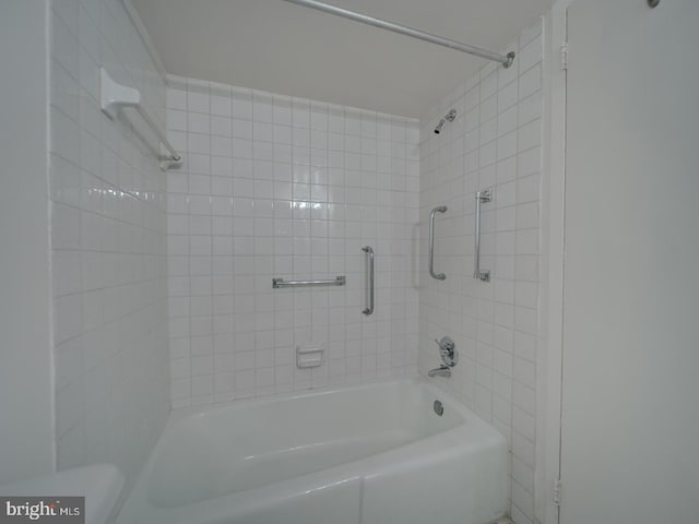 bathroom featuring shower / tub combination