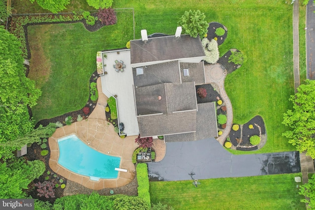 bird's eye view of a pool area