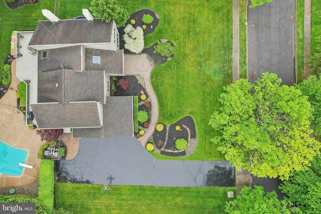 drone / aerial view of a pool area