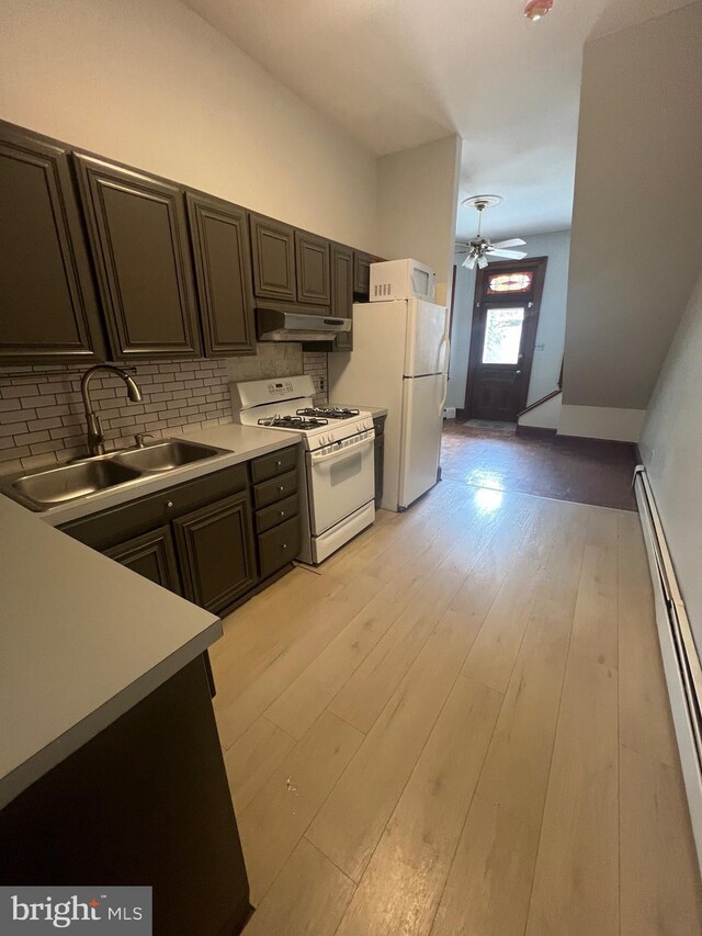kitchen featuring white appliances, a sink, under cabinet range hood, tasteful backsplash, and ceiling fan