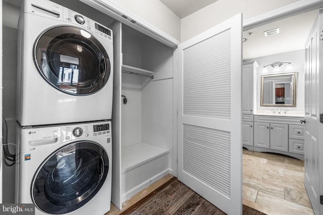 1000 Fell St Unit 633, Baltimore, MD 21231 - clothes washing area featuring stacked washer / dryer and wood finished floors