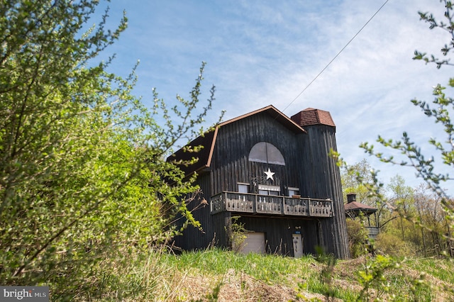 view of outdoor structure