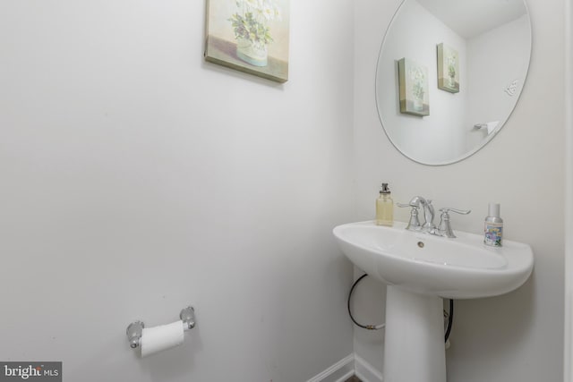504 Sammy St, Woolwich Twp, NJ 08085 - bathroom with baseboards
