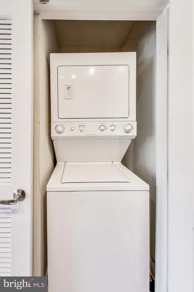 laundry area with laundry area and stacked washer / dryer