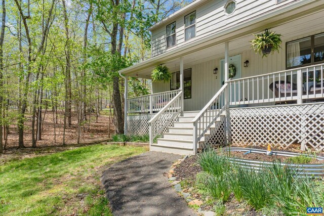 entrance to property featuring covered porch