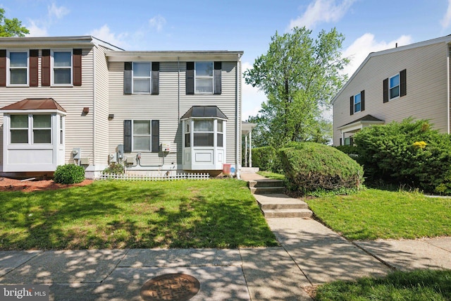view of front of house featuring a front lawn