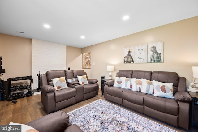 living area featuring visible vents, wood finished floors, baseboards, and recessed lighting