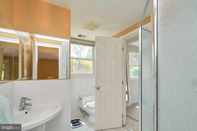 6368 Waterway Dr, Falls Church, VA 22044 - bathroom featuring a sink, tile patterned floors, toilet, and tile walls