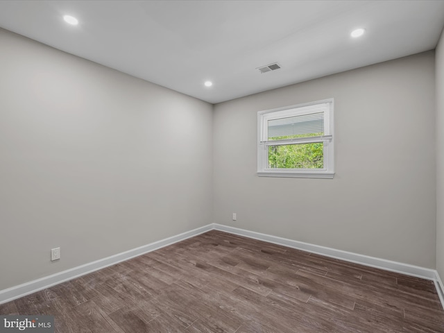 empty room with recessed lighting, baseboards, and dark wood-style flooring