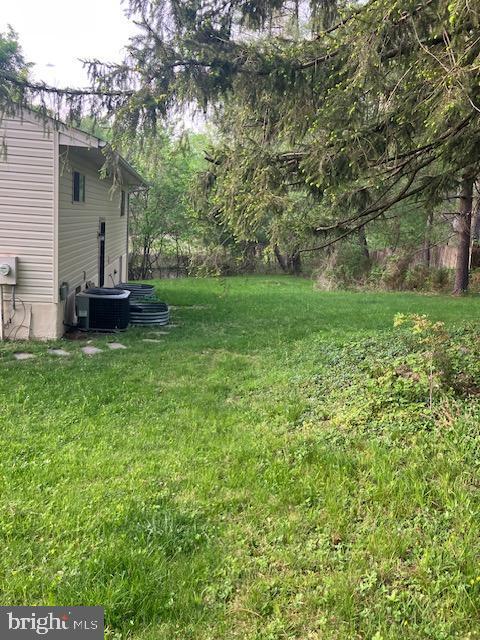 13211 Lutes Dr, Silver Spring, MD 20906 - view of green lawn with central AC unit