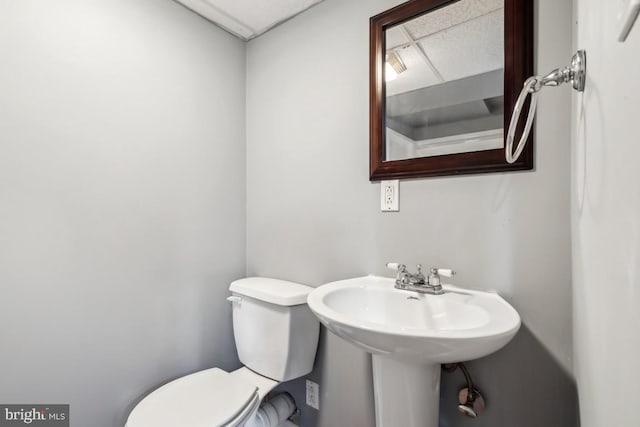 909 Old Lancaster Rd, Berwyn, PA 19312 - bathroom featuring toilet