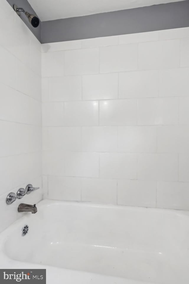 909 Old Lancaster Rd, Berwyn, PA 19312 - full bath featuring washtub / shower combination