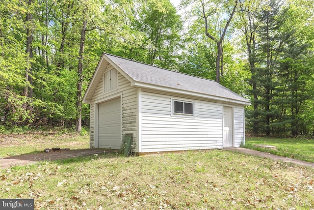 view of detached garage