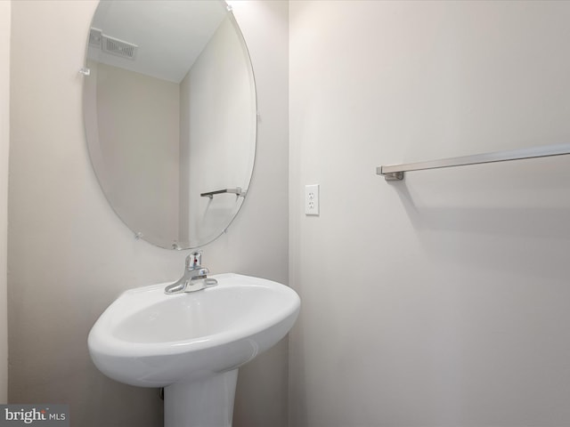 119 Checko Ct, Martinsburg, WV 25401 - bathroom featuring visible vents and a sink