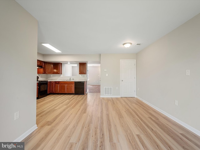 119 Checko Ct, Martinsburg, WV 25401 - kitchen featuring light countertops, baseboards, black appliances, and light wood-type flooring