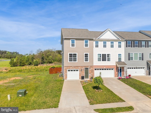 multi unit property featuring a front lawn and driveway