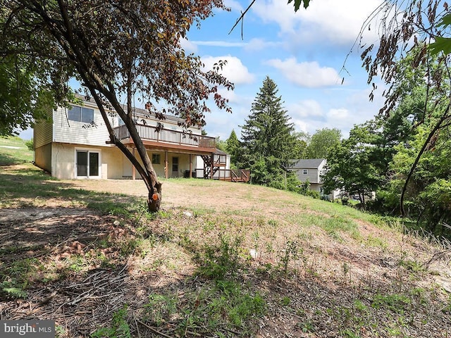 14 Featherbed Ln, Norristown, PA 19403 - view of yard with a deck